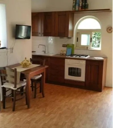 Casetta Glicine Tatil Evi