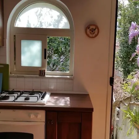 Casetta Glicine Tatil Evi Ischia